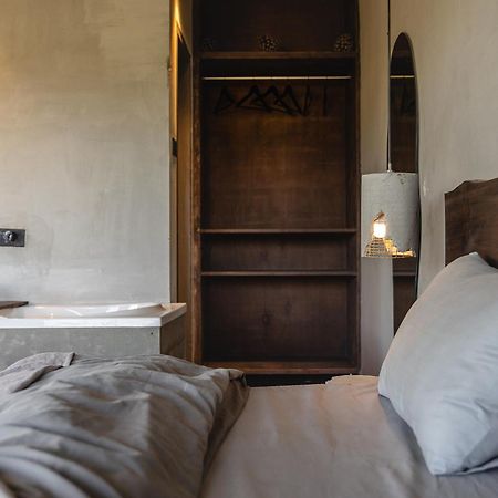 Exstasy Stays - Bathtub Rooms & Cafe - Your Romantic & Cozy Getaway - Thhpsociety - 穆克缇斯瓦 外观 照片