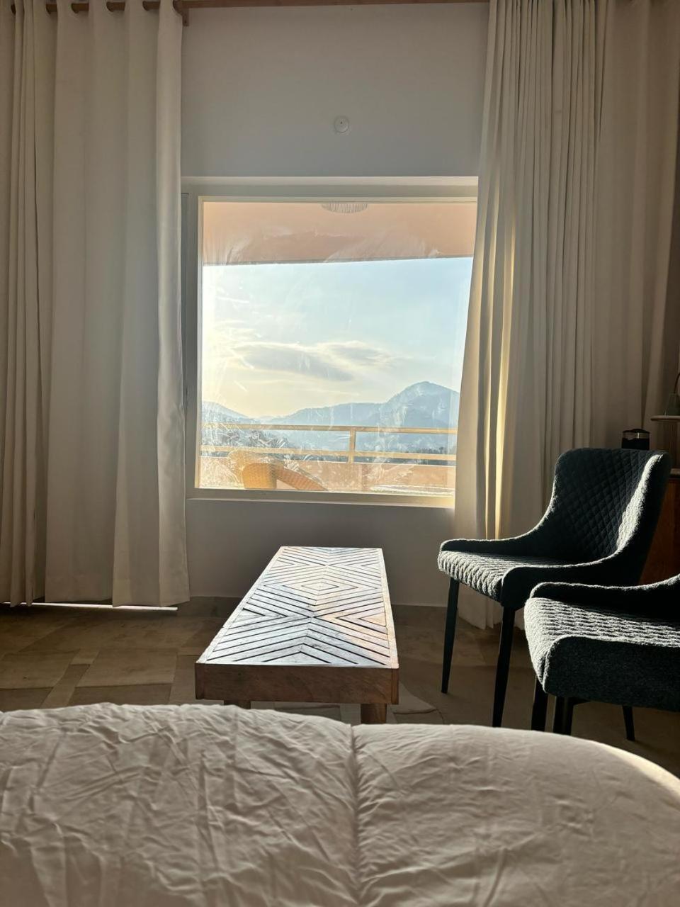 Exstasy Stays - Bathtub Rooms & Cafe - Your Romantic & Cozy Getaway - Thhpsociety - 穆克缇斯瓦 外观 照片