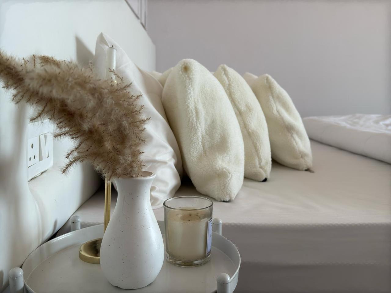 Exstasy Stays - Bathtub Rooms & Cafe - Your Romantic & Cozy Getaway - Thhpsociety - 穆克缇斯瓦 外观 照片