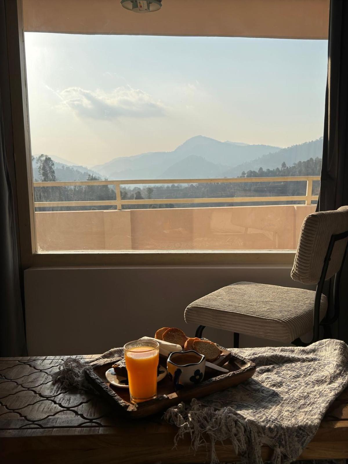 Exstasy Stays - Bathtub Rooms & Cafe - Your Romantic & Cozy Getaway - Thhpsociety - 穆克缇斯瓦 外观 照片